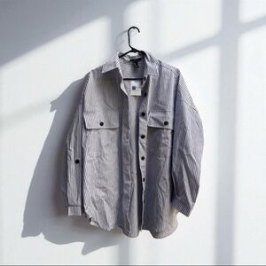 Forever 21 women’s Black and White Striped Shirt Jacket